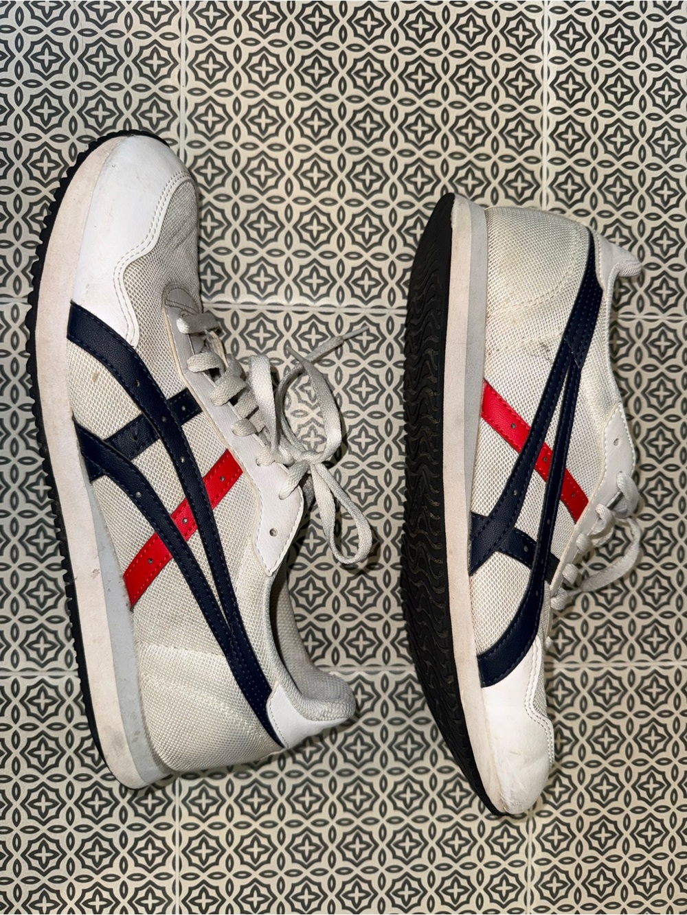 ASICS men’s tiger runner Red White Blue Sneakers running shoes size 11